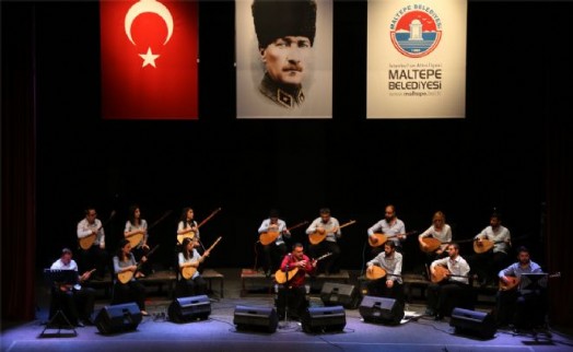 Maltepe'de Bağlama orkestrası büyüledi