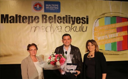 Fatih Portakal: Olaylara eleştirel bakmayı öğrenmeliyiz