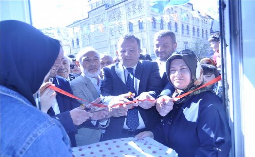 AK Parti Üsküdar İlçe Başkanı Halit Hızır: Kılıçdaroğlu, devlet hazinesinin dolu olduğunu biliyor. Bol keseden para dağıtıyor