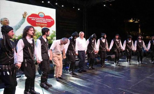 İSTİNYE´DE TÜRKÜ GECESİ