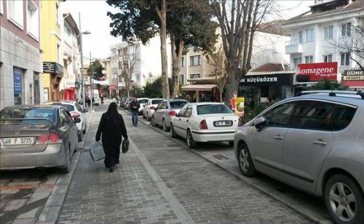 ŞİLE BELEDİYESİ´NİN YENİLEDİĞİ ÜSKÜDAR CADDESİ´NİN KALDIRIMLARI DOLUP TAŞIYOR