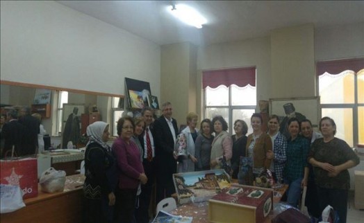 Başkan Dekoratif Sanatlar Kursunda Eğitimci ve Kursiyerlerden Bilgi Aldı
