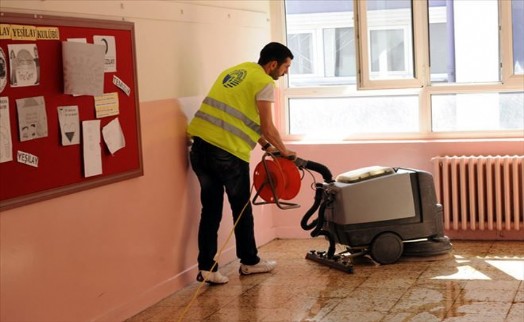 Eğitim Kenti Tuzla´da Okullar Tuzla Belediyesi Tarafından Temizleniyor