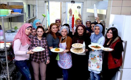 ?Suriyeli ve Türk Kadınlar Yöresel Yemeklerini Birbirlerine Tanıttı?