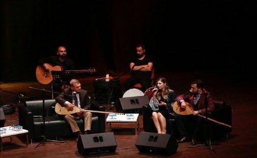 NEŞET ERTAŞ KÜÇÜKÇEKMECE´DE TÜRKÜLERİYLE ANILDI