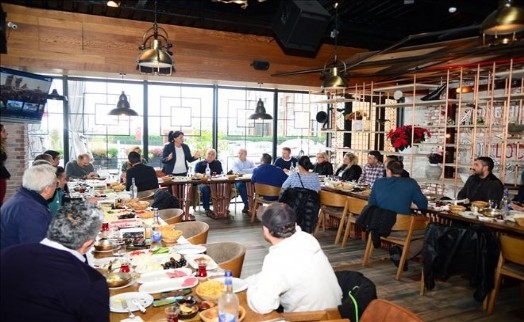 BEYLİKDÜZÜ BELEDİYESİ, İLÇE SPOR KULÜPLERİNİN YÖNETİCİLERİ İLE KAHVALTIDA BULUŞTU