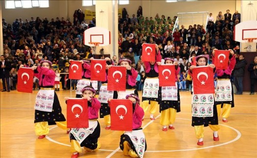 94´NCÜ YIL ESENYURT´TA COŞKUYLA KUTLANDI