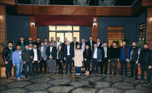 BAŞKAN POYRAZ, ÜNİVERSİTELİ GENÇLERİ AĞIRLADI