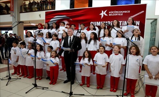 29 EKİM´DE KÜÇÜKÇEKMECELİ ÇOCUKLARDAN GURUR VERİCİ KAREOGRAFİ