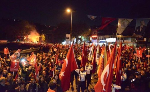 CUMHURİYET MEŞALESİ SARIYER´DE YANDI