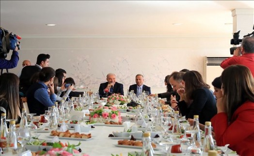 BAŞKAN UYSAL GAZETECİLERLE BİR ARAYA GELDİ