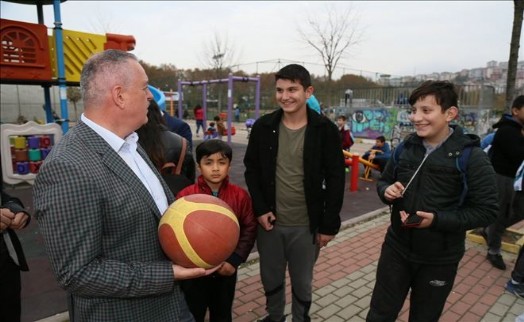 Başkan Aydın Gençlerle Basketbol Oynadı