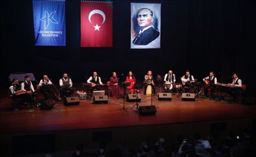 ÖĞRETMENLER KOROSU´NDAN MUHTEŞEM KONSER