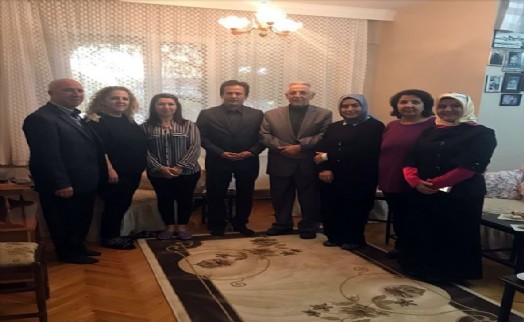 Başkan Yazıcı ve Eşi, İlkokul Öğretmenini ve Emekli Öğretmenleri Ziyaret Etti