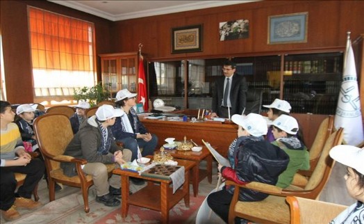 Simurg´lu Öğrenciler Müftü Mustafa Mesten´i Ziyaret Etti