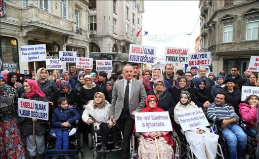 Engelliler Taksim´de ?Farkındalık Yürüyüşü? yaptı
