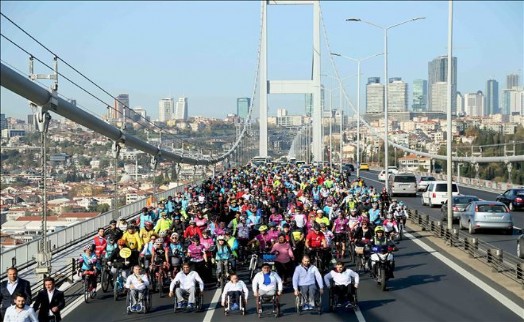 Engelliler için Avrupa´dan Asya´ya Pedal Çevirdiler