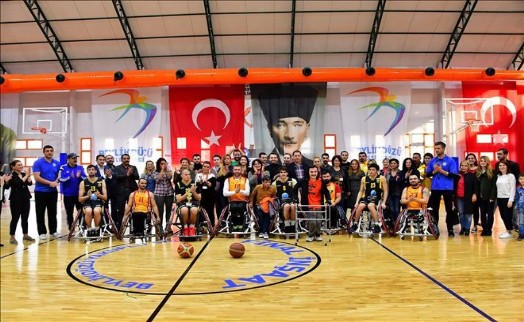 3 ARALIK DÜNYA ENGELLİLER GÜNÜ´NDE BEYLİKDÜZÜ´NDE FARKINDALIK MAÇI YAPILDI