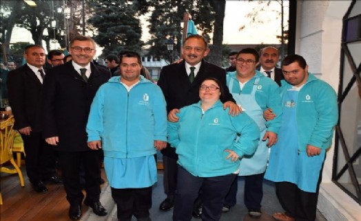 ÇEVRE VE ŞEHİRCİLİK BAKANI MEHMET ÖZHASEKİ TEBESSÜM KAHVESİ´Nİ ZİYARET ETTİ