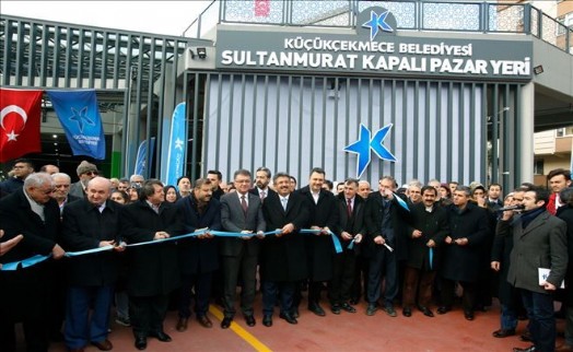 KÜÇÜKÇEKMECE´DE SULTANMURAT PAZAR KOMPLEKSİ VE OTOPARKI HİZMETE AÇILDI