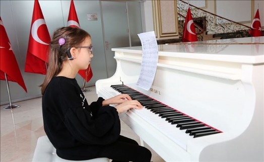 ZEYNEP SU HAYALİNDEKİ PİYANOYA KAVUŞTU