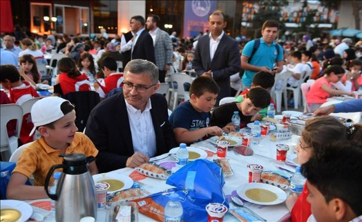 ÜSKÜDAR´DA ÇOCUKLARLA ´İLK ORUÇ İLK HEYECAN´