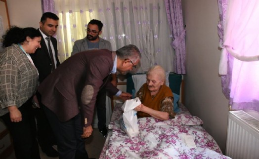 ESENYURT BELEDİYESİ'NDEN YAŞLILARA ZİYARET