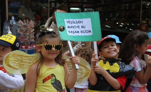 KARTAL'DA MİNİK ÖĞRENCİLER ÇEVRE İÇİN YÜRÜDÜ