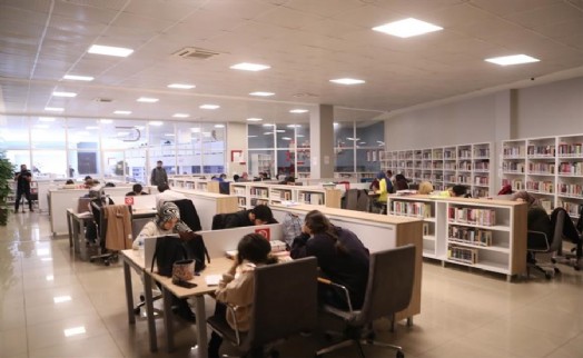 ARNAVUTKÖY'DE GÜNDE 1000 KİŞİ KÜTÜPHANEYİ ZİYARET EDİYOR