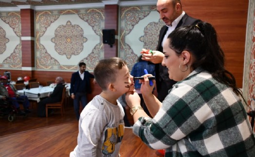 ESENYURT BELEDİYESİ'NDEN ENGELLİ VATANDAŞLARA 'SEVGİ İZİ'