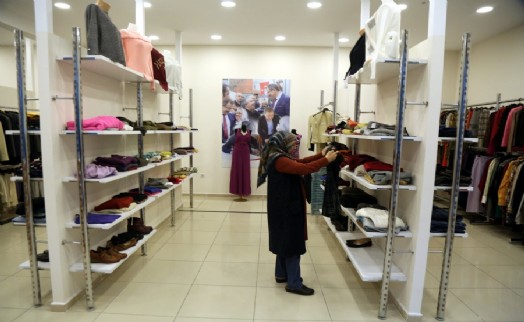 EYÜPSULTAN'DA “ŞEFKATLİ ELLER” İHTİYAÇ SAHİPLERİNE UZANIYOR