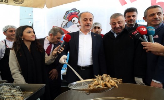 BAĞCILAR'DA 10 BİN KİŞİYE 3 TON HAMSİ İKRAM EDİLDİ