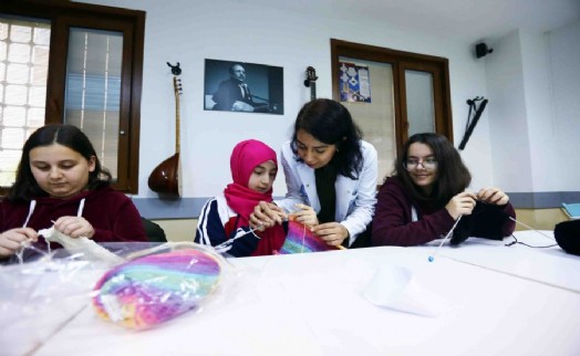 BAĞCILAR'DA ÖĞRENCİLER İLMEK İLMEK MATEMATİK İŞLİYOR