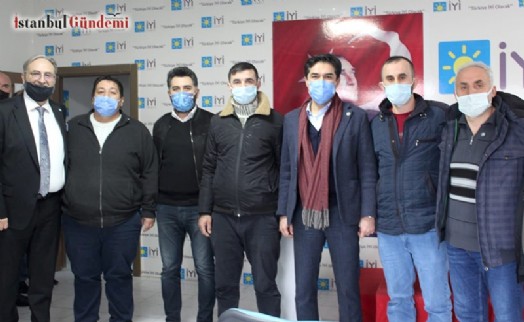 İYİ PARTİ TUZLA'DA YENİ ÜYELERE ROZETLERİ TÖRENLE TAKILDI