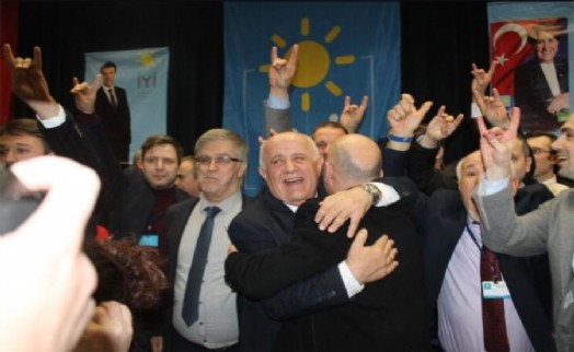 İYİ PARTİ BAYRAMPAŞA'DA RAİF GÜLER YENİDEN İLÇE BAŞKANI SEÇİLDİ