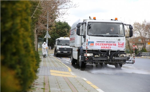 ÇEKMEKÖY'DE CADDE VE SOKAKLAR DEZENFEKTE EDİLİYOR