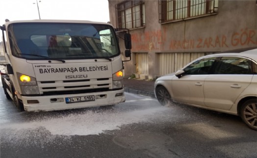 BAYRAMPAŞA'DA KORONAVİRÜS TEMİZLİĞİ ARALIKSIZ SÜRÜYOR