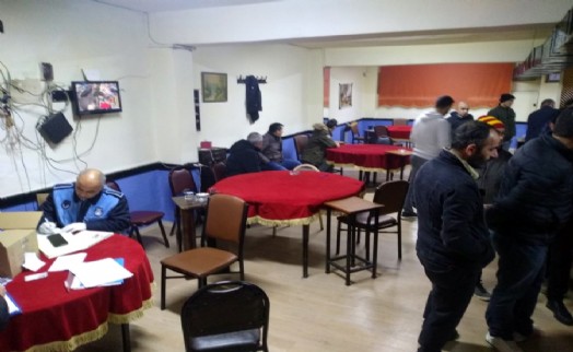 BAĞCILAR'DA YASAĞA UYMAYAN KAHVEHANEYE CEZA