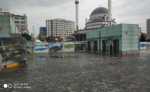 BAĞCILAR'DA VATANDAŞLAR “EVDE KAL” ÇAĞIRISINA RİAYET EDİYOR