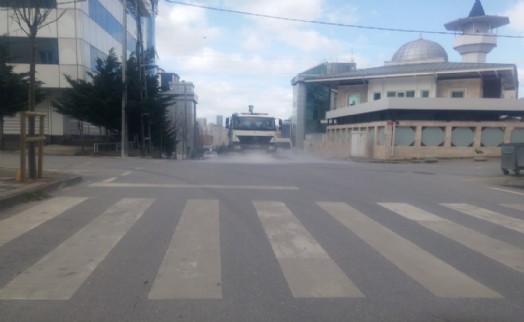 ÜMRANİYE'DE KORONAVİRÜS DEZENFEKTE ÇALIŞMALARI ARALIKSIZ SÜRÜYOR