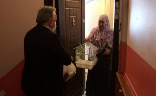 BAŞKAN KÖKEN'İN HEDİYESİ FATMA TEYZEYE TESLİM EDİLDİ