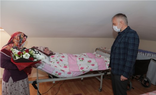 BAŞKAN POYRAZ'DAN ANNELER GÜNÜ'NDE ANLAMLI ZİYARET