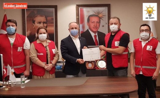 KIZILAY'DAN AK PARTİ SARIYER'E TEŞEKKÜR PLAKETİ