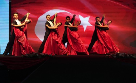 Sarıyer Belediyesi'nden 98. yıla özel Cumhuriyet Balosu