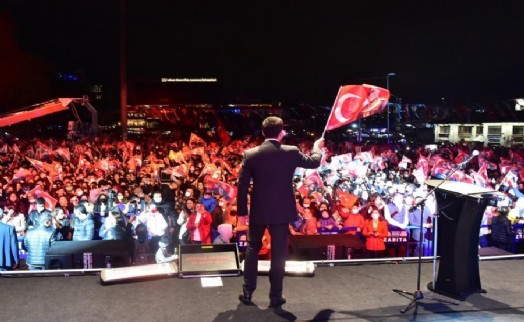 Akpolat: ‘‘Beşiktaş Cumhuriyet'e ve demokrasiye sahip çıkıyor''