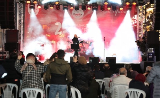 Ümraniyeliler 29 Ekim'de Soner Sarıkabadayı konseriyle coştu