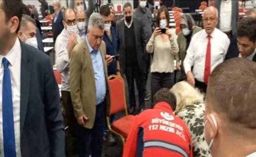 İBB Meclisi'nde korku dolu anlar: CHP'li Ali Haydar Kahraman kalp krizi geçirdi