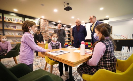Başkan Yıldırım'dan minik okurlara hediye
