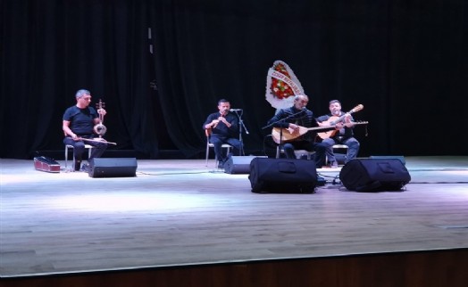Bayrampaşa'da Cengiz Özkan'dan türkü ziyafeti