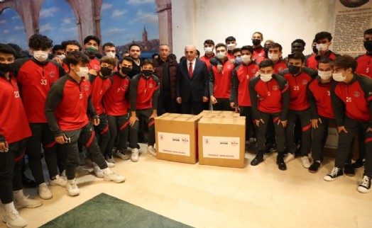 Ümraniye Belediyesi'nden Amatör Kulüplere malzeme desteği